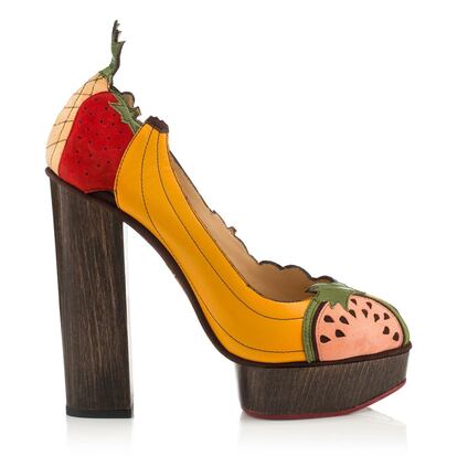 Zapato modelo Banana de Charlotte Olympia. 