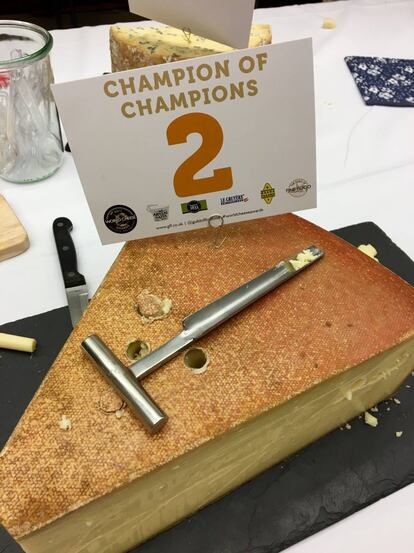 LE GRUYÈRE AOP PREMIER CRU CAMPEÓN DEL MUNDO EN 2015 / CAPEL