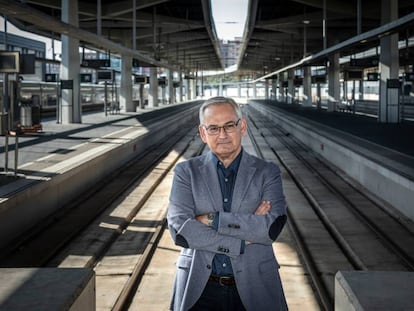 Josep Vicent Boira, a l’estació de l’AVE de València, dilluns passat. 