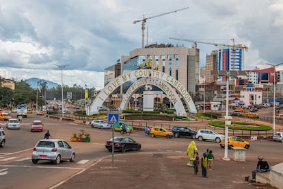 Tráfico en la ciudad de Yaoundé, en Camerún, en septiembre de 2025.