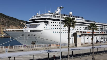 Un crucero de la compañía MSC en el puerto de Barcelona