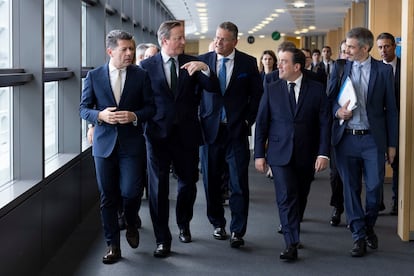 Desde la izquierda, el ministro principal de Gibraltar, Fabian Picardo; el ministro de Exteriores británico, David Cameron; el vicepresidente de la Comisión Europea Maros Sefcovic, y el ministro de Exteriores español, José Manuel Albares, este viernes en Bruselas.
