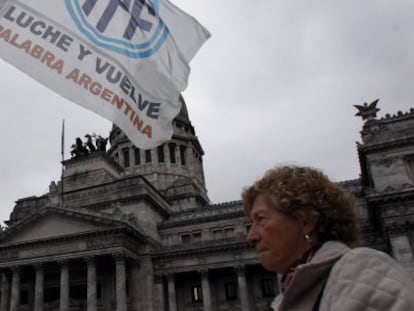 Manifestaci&oacute;n en Buenos Aires durante la nacionalizaci&oacute;n de YPF. 