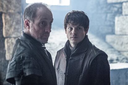 Roose Bolton e seu filho, Ramsay, em uma imagem dos novos capítulos.