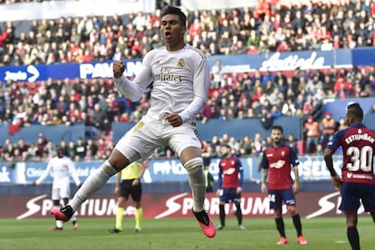 Casemiro celebra el gol marcado por Sergio Ramos.