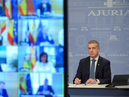 El lehendakari, Iñigo Urkullu, en la videoconferencia de los presidentes autonómicos con el presidente del Gobierno, Pedro Sánchez. EFE / IREKIA / Gobierno Vasco