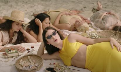 La cantante neozelandesa Lorde, en el vídeo de 'Solar Power'.