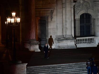  Macron, tras ser elegido presidente de Francia, en el Louvre.