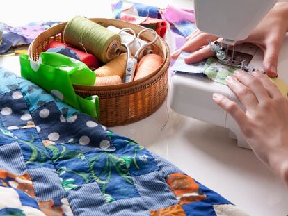 Incluyen un asa ergonómica de transporte para disfrutar de una mayor comodidad. GETTY IMAGES.