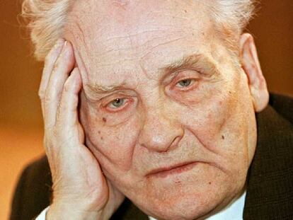 Vasili Kónonov, en 2004, durante el juicio por crímenes de guerra.