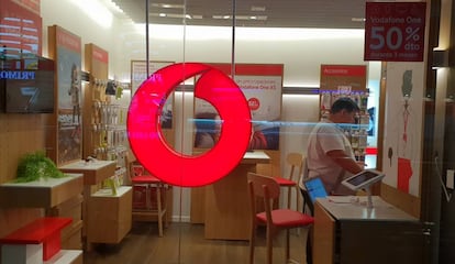 Una tienda de Vodafone en Madrid.