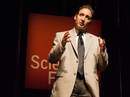 Brian Greene, en el World Science Festival en 2009.