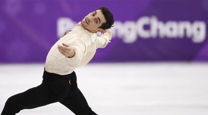 Nadie en su país había ganado un campeonato europeo y él ha sumado seis seguidos; nadie se había subido al podio en un Mundial y él conquistó dos, arrebatándole el trono a Yuzuru Hanyu, uno de los talentos más extraordinarios que ha dado el patinaje, sutil, vibrante, atlético, con una gran potencia en este deportes detrás, como es Japón.