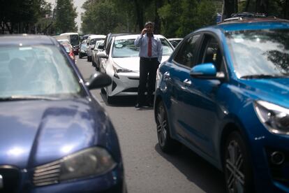 Damnificados Unidos, una organización que aglomera a personas que perdieron su patrimonio en diversas zonas de ciudad, se dirigía a cerrar Avenida Tlalpan y guardar un minuto de silencio cuando comenzó a temblar.