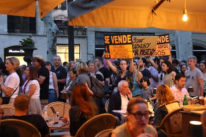 Protesta contra la masificación turística y a favor de una vivienda digna bajo el lema "Mallorca no se vende", el 25 de mayo de 2024 en Palma de Mallorca.