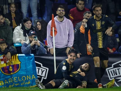 Oriol Soldevila celebra con sus compañeros uno de sus goles al Barcelona con el Intercity el pasado miércoles.