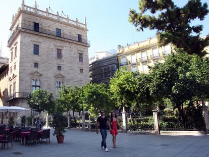Vista general del Palau de la Generalitat y sus jardines.