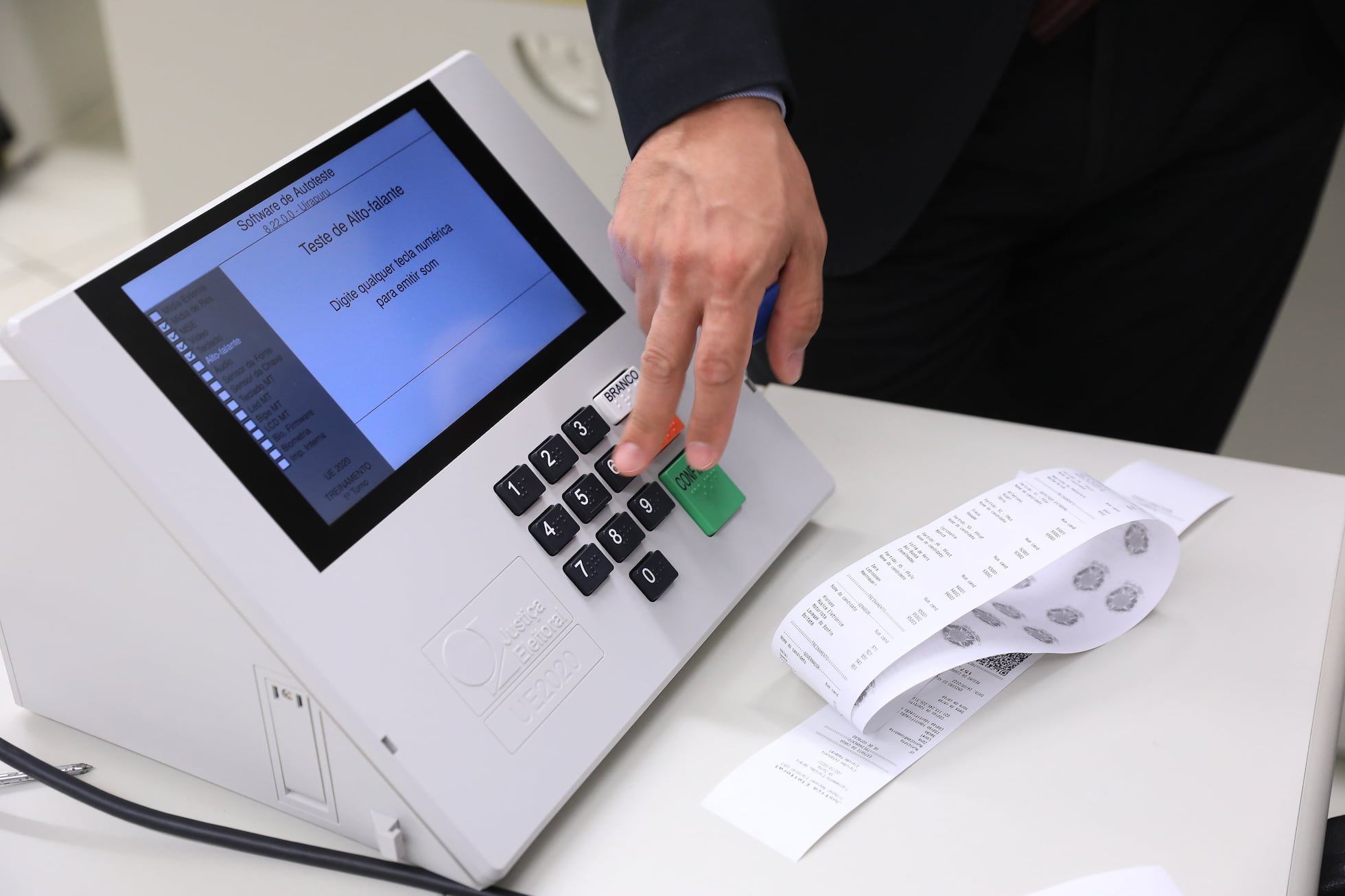 Elecciones en Brasil: 25 años sin fraudes: así funcionan las urnas ...