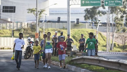 Tainá Salustiano e os cinco amigos tentavam chegar ao estádio, onde pretendiam assistir ao jogo por um telão, mas foram proibidos de passar pela polícia.