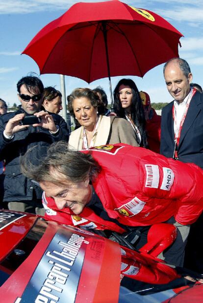 Francisco Camps y Rita Barberá con el presidente de Ferrari, Luca Cordero di Montezemolo.