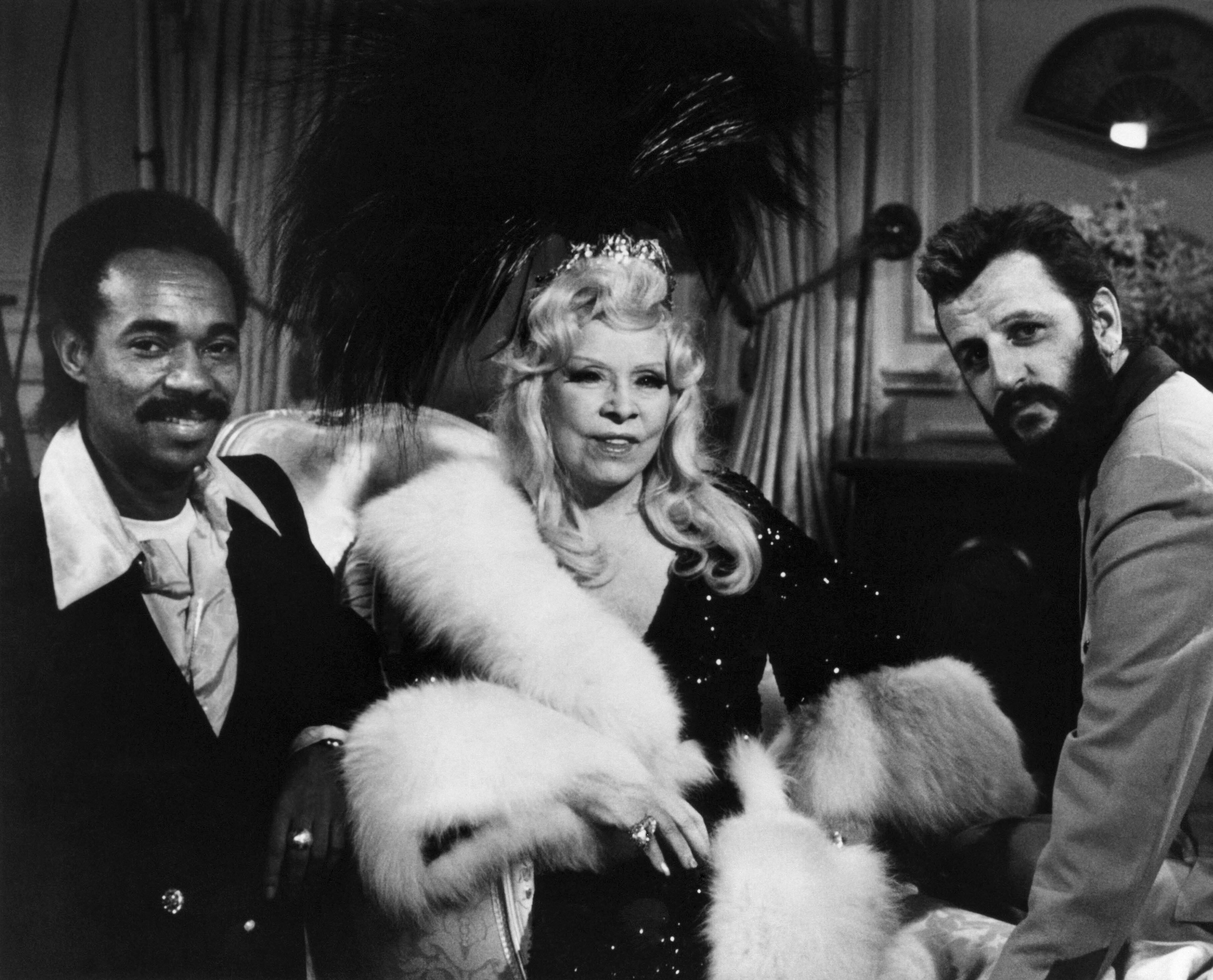 Van McCoy, Mae West y Ringo Starr en 'Seis maridos para Marlo' (1979).