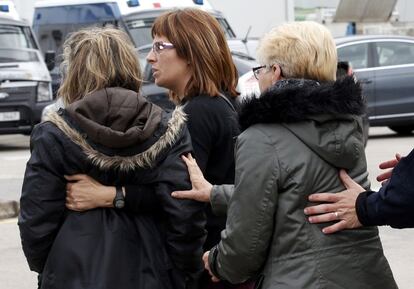Familiares de pasajeros del avión de Germanwings estrellado llegan a Barcelona