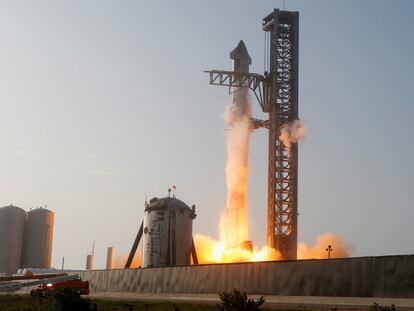 The test launch of the 'Starship' spacecraft on the Super Heavy booster on April 20.