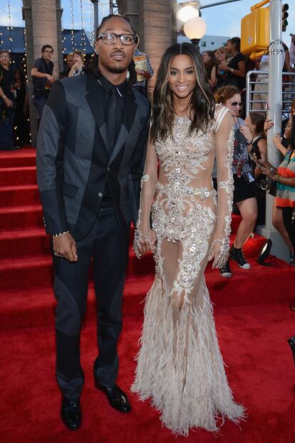 La cantante Ciara, con un vestido de Givenchy (muy J Lo) y su chico Future.