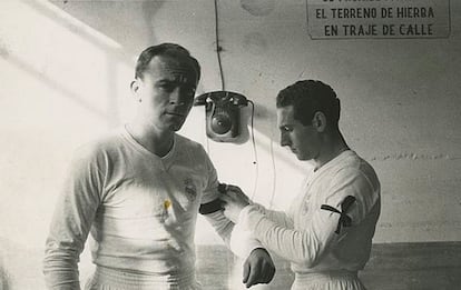 Gento y Di Stéfano, en el vestuario del Madrid.