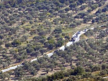 Varios tanques sirios se dirigen a la frontera turco-siria.