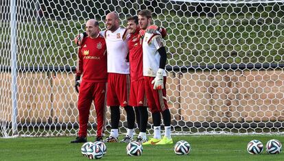 Ochotorena, Reina, Casillas y De Gea se hacen una foto el primer día de entrenamiento