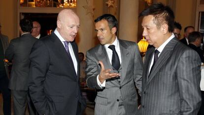 Peter Kenyon, Jorge Mendes y Pter Lim. 