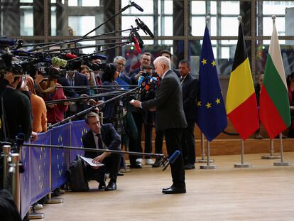 El jefe de la diplomacia europea, Josep Borrell, atendía a los medios antes de la reunión de ministros de Exteriores de la UE, el lunes en Bruselas.