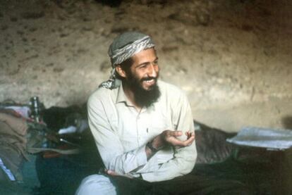 Osama Bin Laden fotografiado en una cueva en la región afgana de Jalalabad, en 1988.