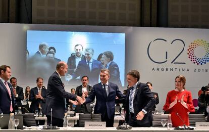 Mauricio Macri cierra el martes la cumbre de ministros de Finanzas de G20. Lo acompañan el ministro de Hacienda, Nicolás Dujovne (derecha), y el presidente del Banco Central, Federico Sturzenegger