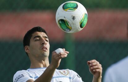 Luis Suarez en un entrenamiento con la seleccón.
