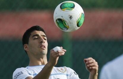 Luis Suarez en un entrenamiento con la selecc&oacute;n.