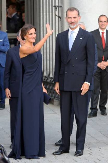 Los reyes presiden la inauguración del Teatro Real, en Madrid.