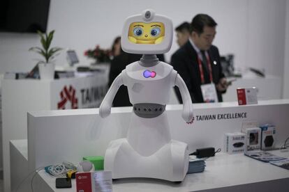 El robot Robelf en un estand del Mobile World Congress.