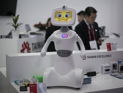 El robot Robelf en un estand del Mobile World Congress.