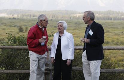 Janet Yellen (centro), con otros altos cargos asistentes a la conferencia de banqueros de Jackson Hole.