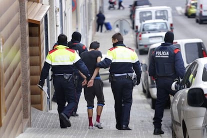 Los Mossos han realizado varias detenciones en Ca n'Anglada