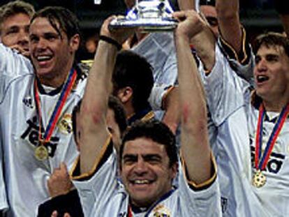 Sanchis levanta la séptima Copa de Europa del Madrid.