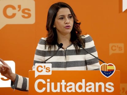 Inés Arrimadas, líder de Ciudadanos, durante la rueda de prensa.