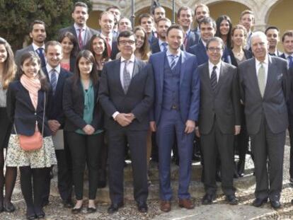 Los 23 nuevos participantes y los organizadores en la Universidad de Alcalá.