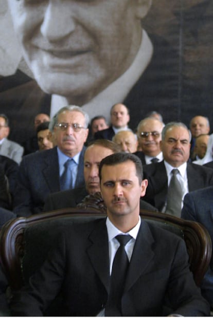El presidente sirio, Bachar el Asad, en el aniversario de la muerte de su padre en junio de 2001.