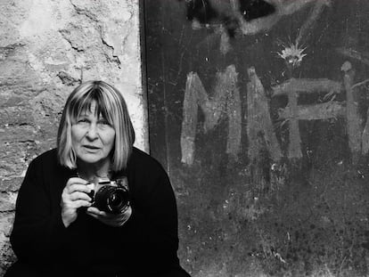 Letizia Battaglia en una imagen del documental 'La fotógrafa de la Mafia'.