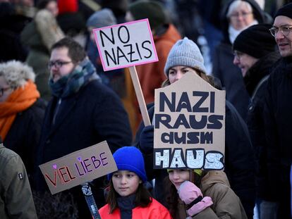 Un momento de la manifestación contra AfD celebrada el domingo frente a la sede del Bundestag en Berlín.