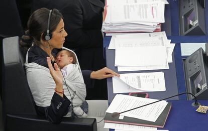 Licia Ronzulli, durante la votación en el pleno de la Eurocámara en 2010.