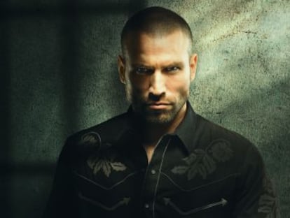 Rafael Amaya caracterizado como Aurelio Casillas, versión novelada del narcotraficante Amado Carrillo.